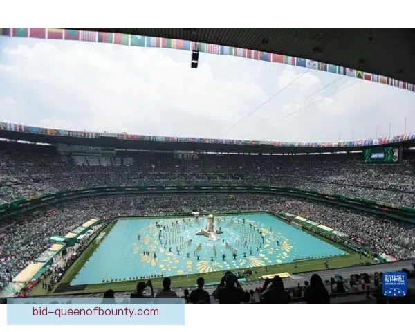 2026世界杯开幕式导演组在墨西哥阿兹特克体育场进行声光效果测试筹备